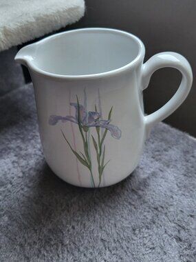 Corelle Coordinates Shadow Iris Creamer White Purple & Green Floral Good Cond.